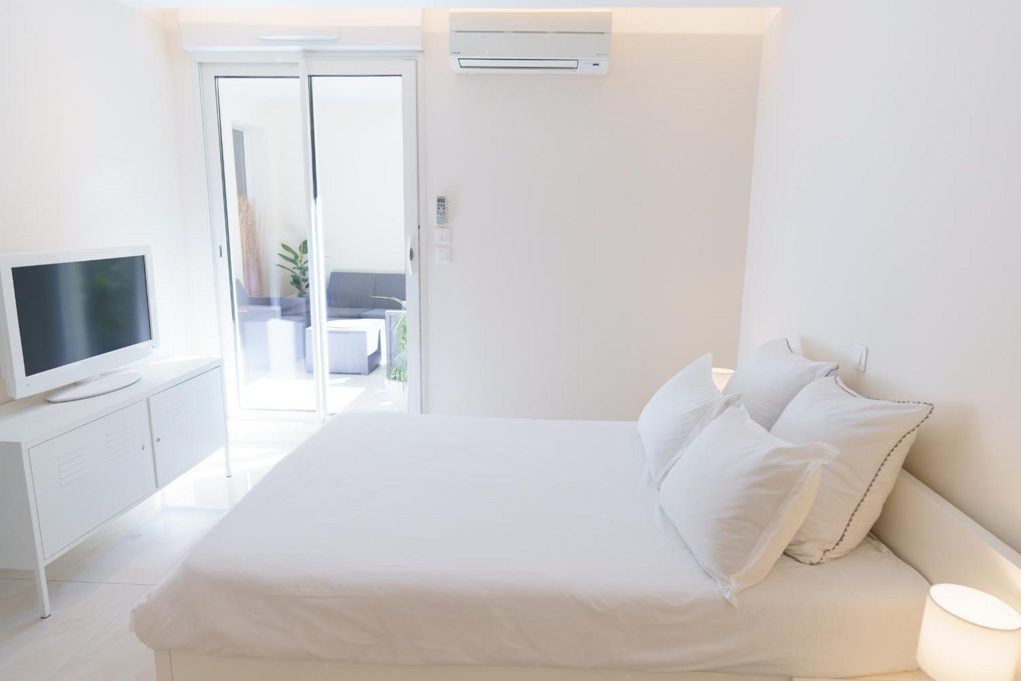 Cannes: Superbe De Type T2 Pour 4 Pers Appartement *