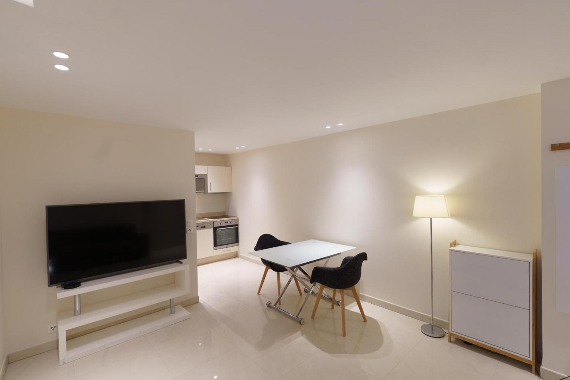 Cannes: Superbe De Type T2 Pour 4 Pers Appartement