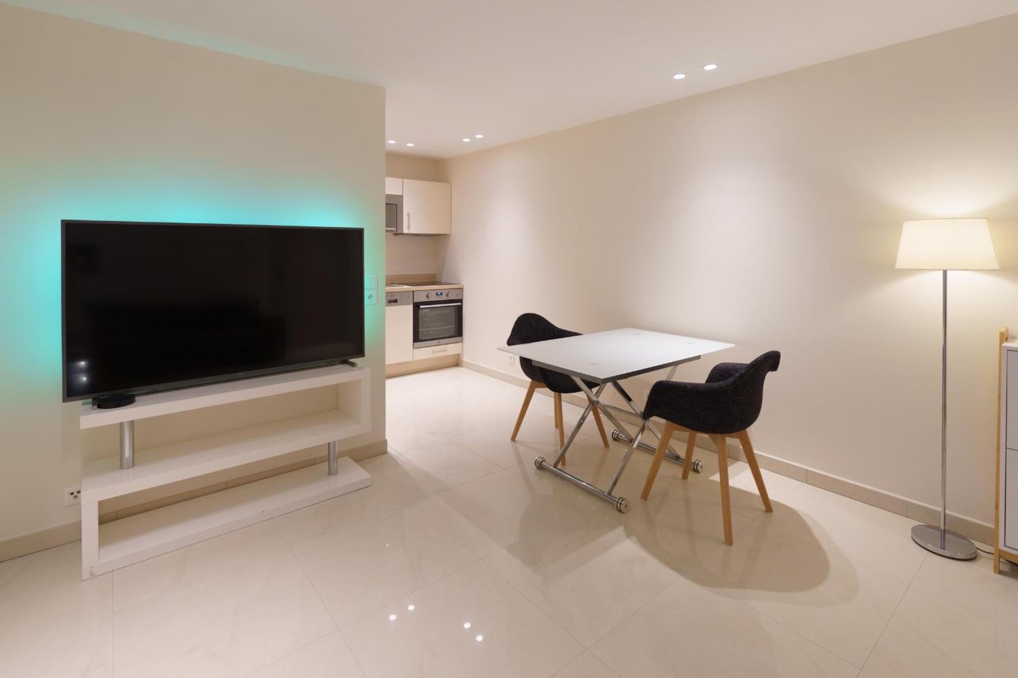 Appartement Cannes: Superbe De Type T2 Pour 4 Pers *