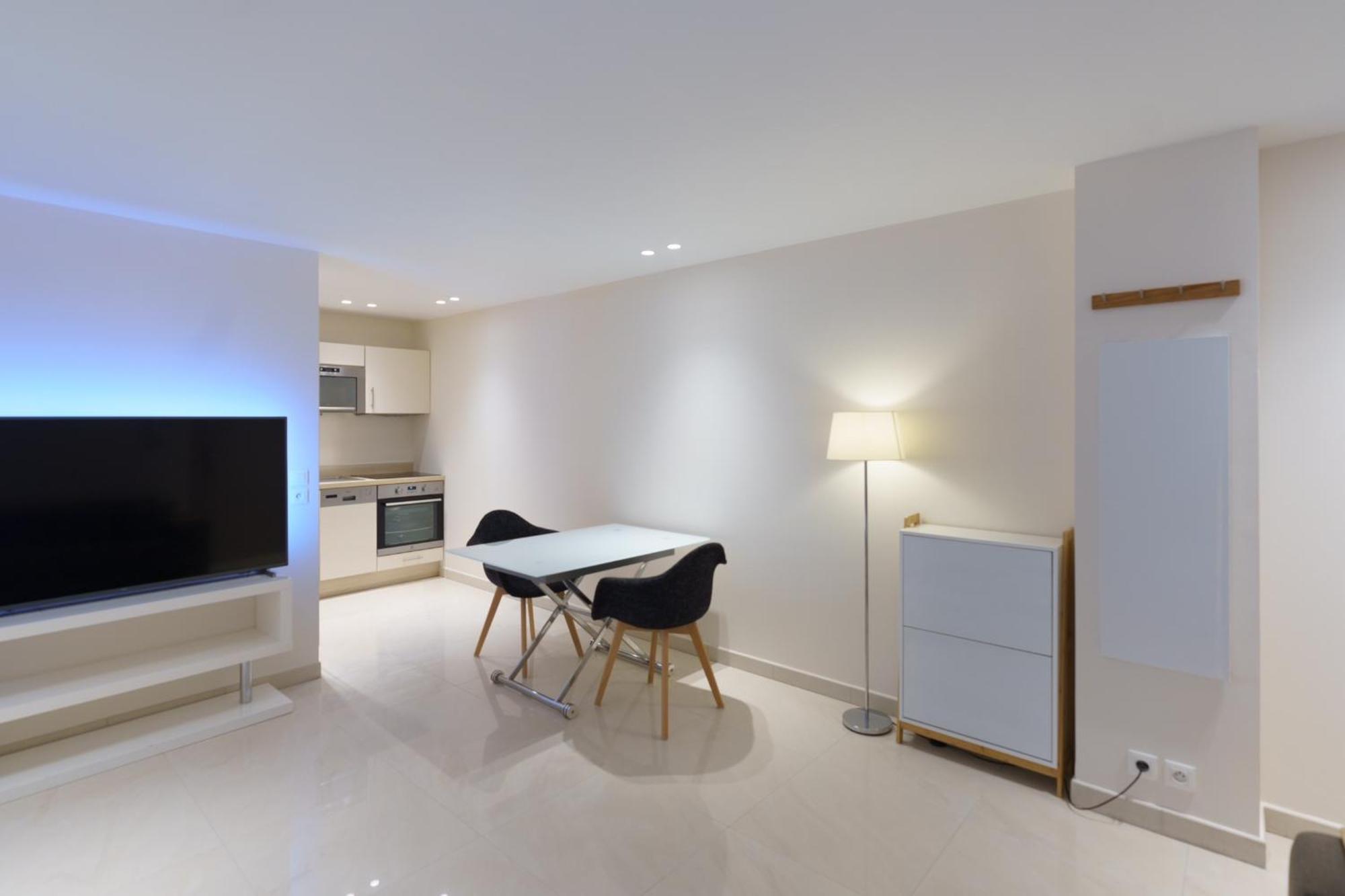 Appartement Cannes: Superbe De Type T2 Pour 4 Pers *
